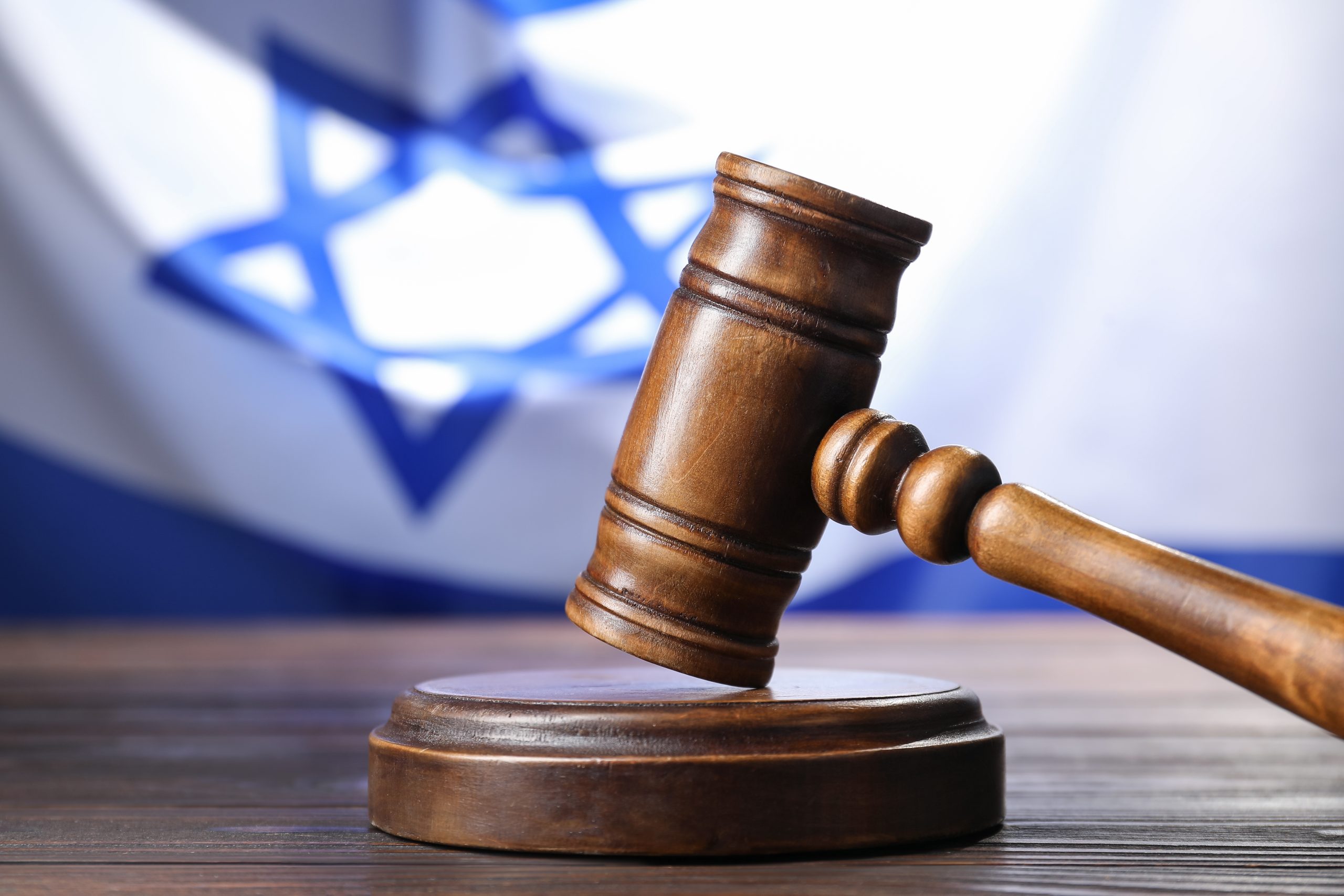 השופטת ברק-ארז הורתה על הכנת תסקיר לבחינת מעצר בפיקוח אלקטרוני לנאשם בסחר בנשק מול סוכן משטרתי