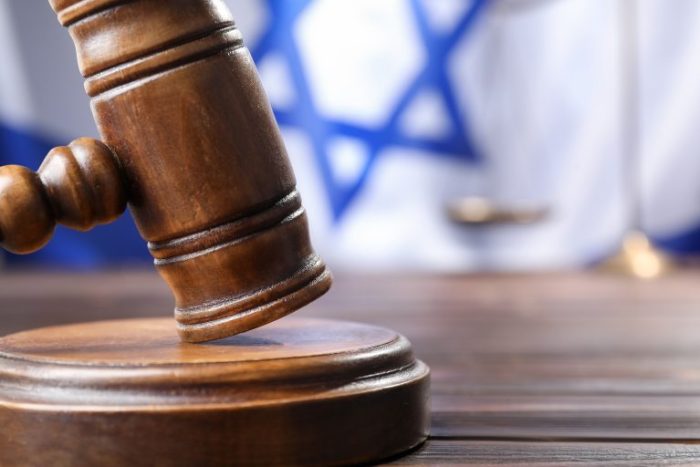 מנהל חברה בבית משפט