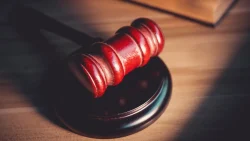 דיון בבית המשפט על תקיפת קטינים